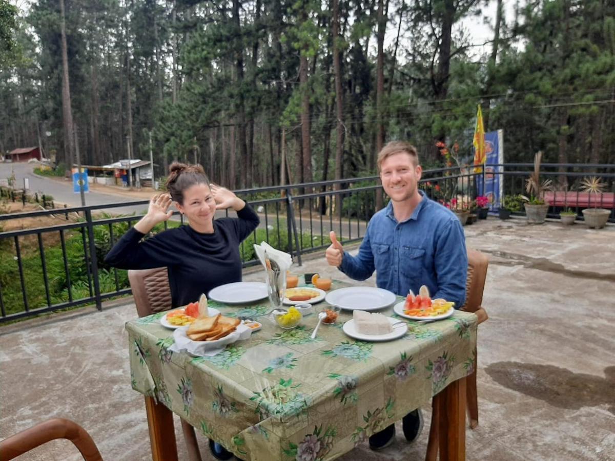 Pine Trees Homestay Nallathanniya ภายนอก รูปภาพ