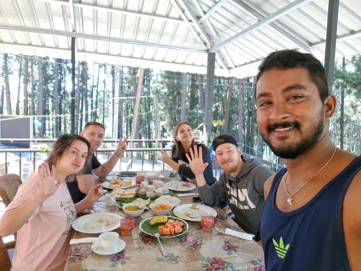 Pine Trees Homestay Nallathanniya ภายนอก รูปภาพ